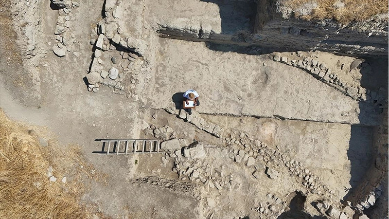 Maydos Kilisetepe Höyüğü kazılarında surların bitişiğinde yaşam alanı bulgularına ulaşıldı