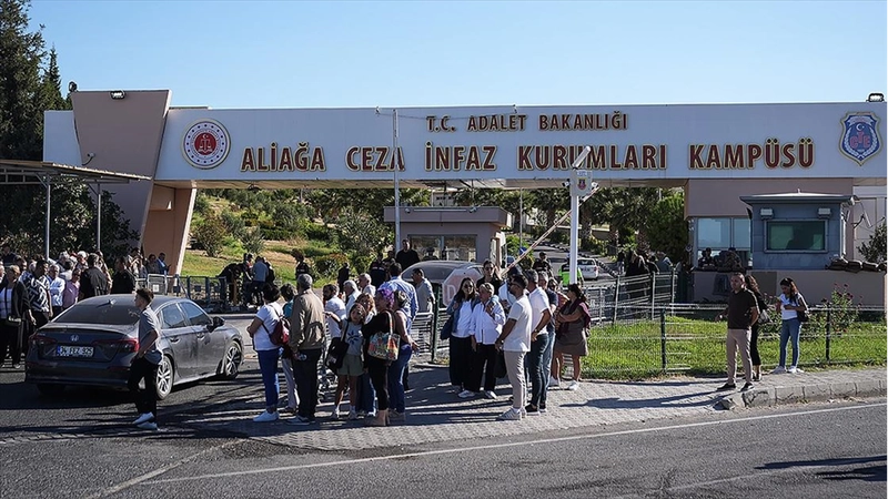 İzmir Büyükşehir Belediyesine yönelik yolsuzluk soruşturması kapsamında açılan 