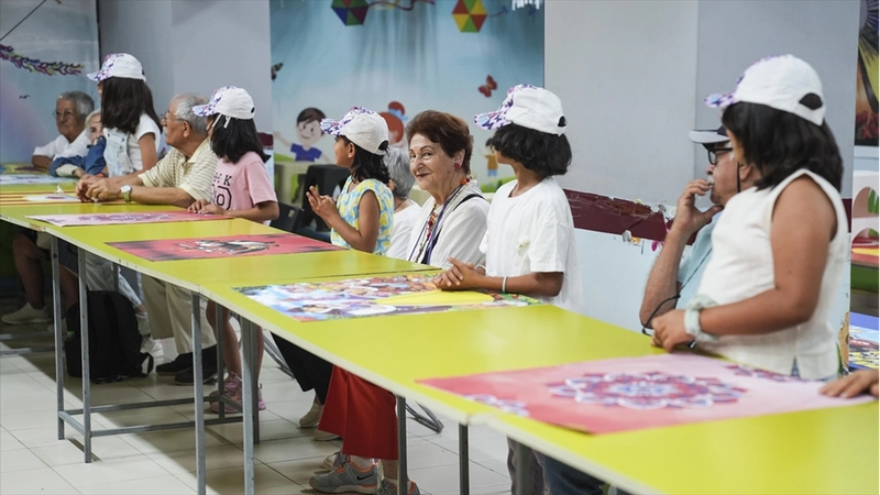 Huzurevi sakinleri ile devlet korumasındaki kız çocuklarının buluşmasından koruyucu annelik çıktı