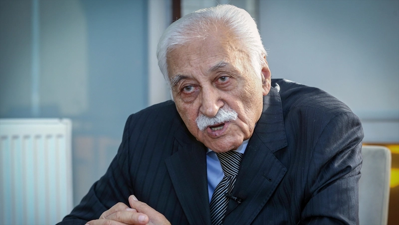 Şair ve yazar Yavuz Bülent Bakiler vefat etti