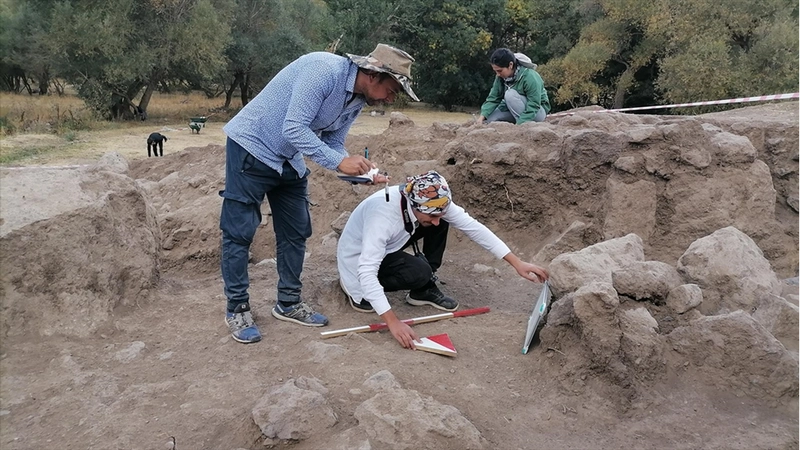 Parmaksız Kale Höyüğü
