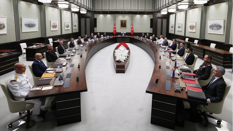 MGK Bildirisi: Milletin istikbali önündeki terör duvarı yıkılarak güvenin daim kılınmasına yönelik irade teyit edildi 