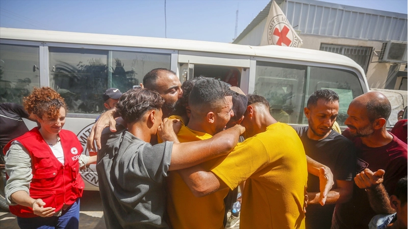 İsrail, son takas anlaşmasıyla serbest bırakılan en az 40 Filistinliyi yeniden gözaltına aldı