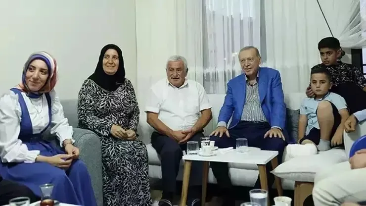 Cumhurbaşkanı Erdoğan, Malatyada depremzede aileyi ziyaret etti - CNN Türk Sondakika Haberler
